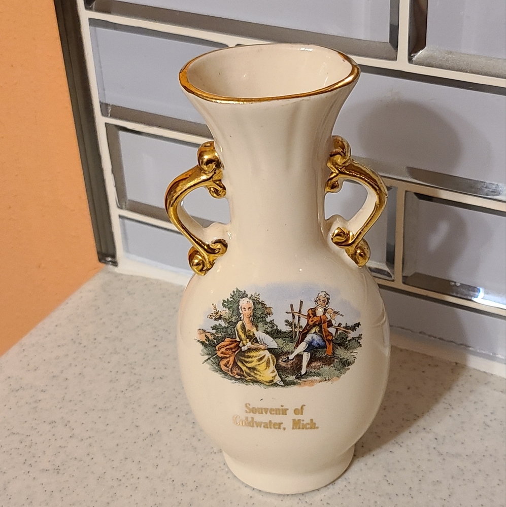 Coldwater Michigan Vase Souvenir